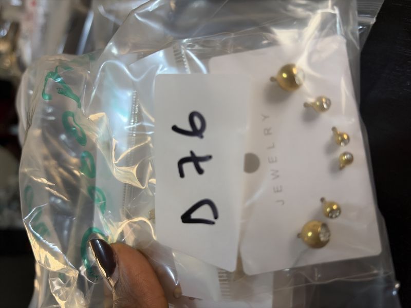 D76