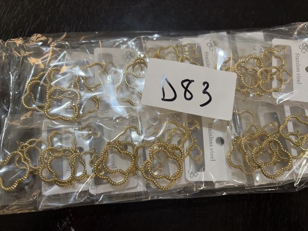 D83