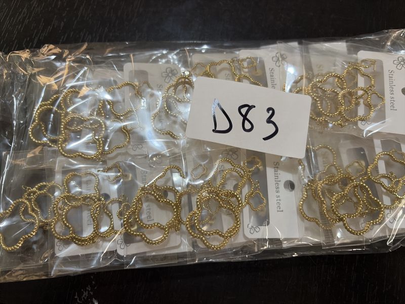 D83