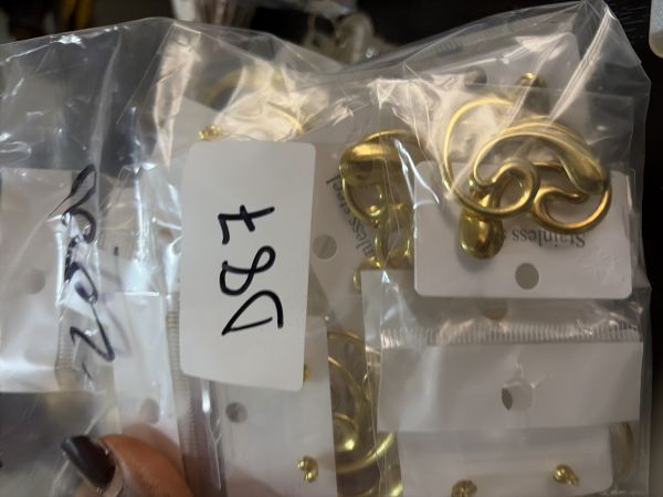 D87