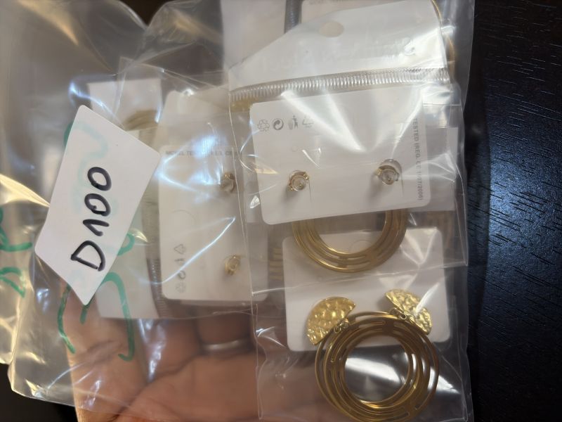 D100