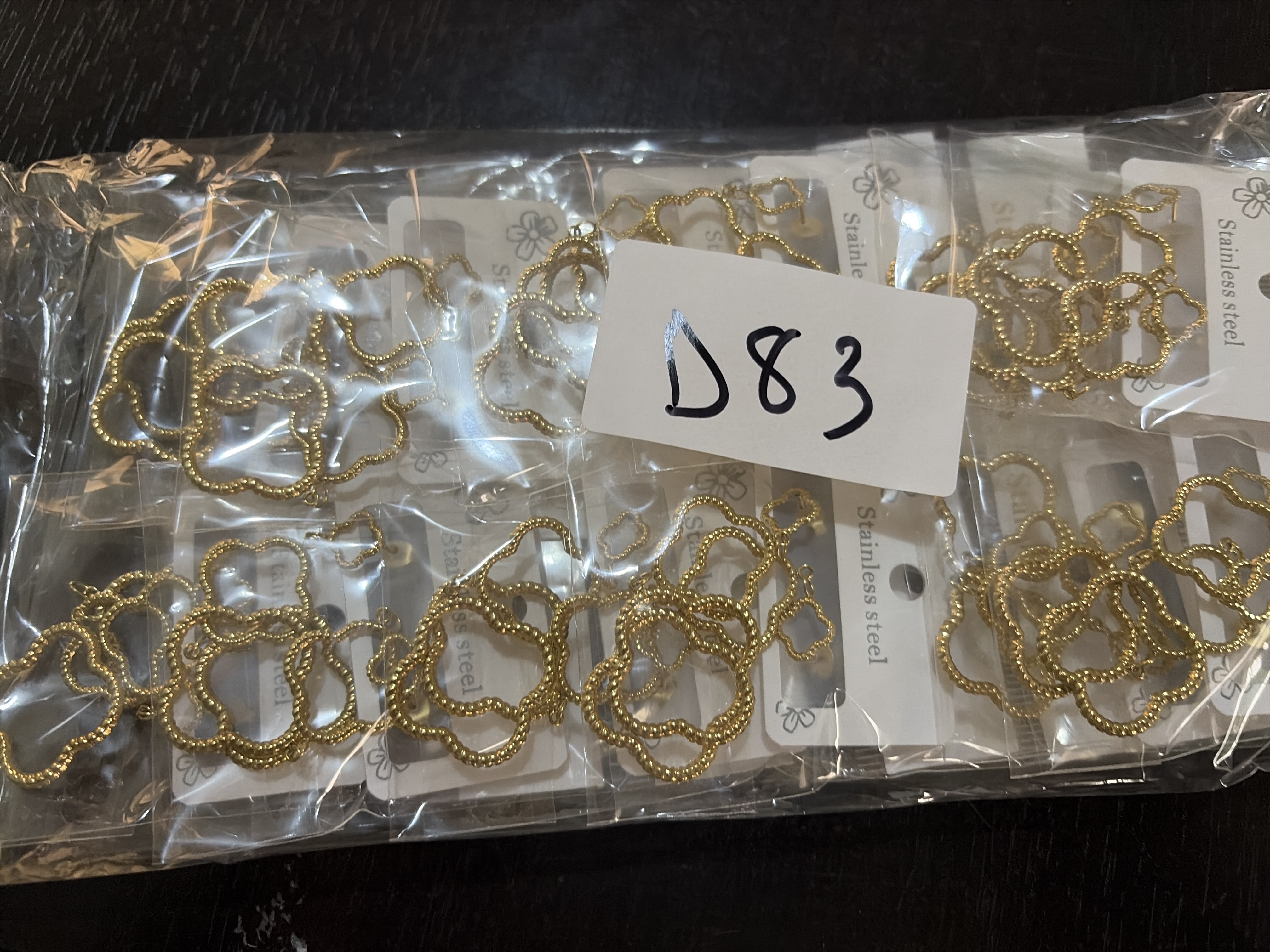 D83