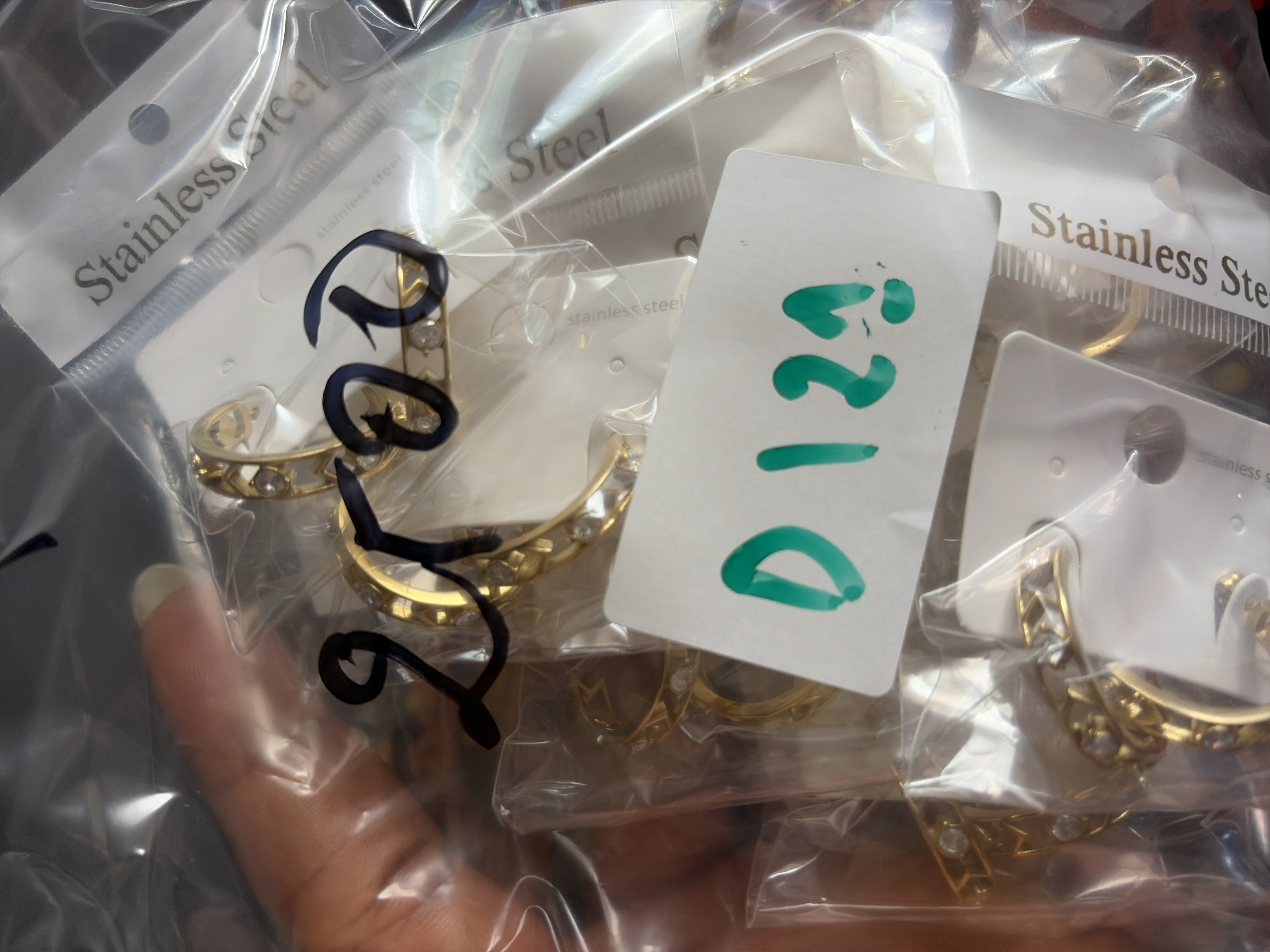 D121